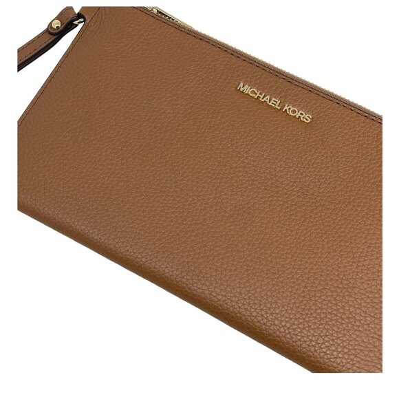 Michael Kors NWT inside Set Travel Pebbled Leather Large Top Zip Wristlet - Picture 11 of 12
